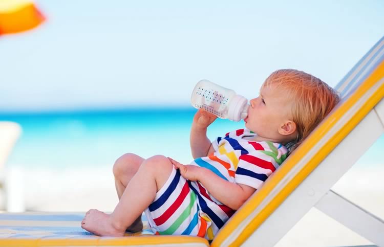 At 5 months, the back of the stroller, deckchair or chair can be raised at an angle of 40-45 degrees, from 6 to 60 degrees